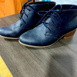 Avenue Booties size 11